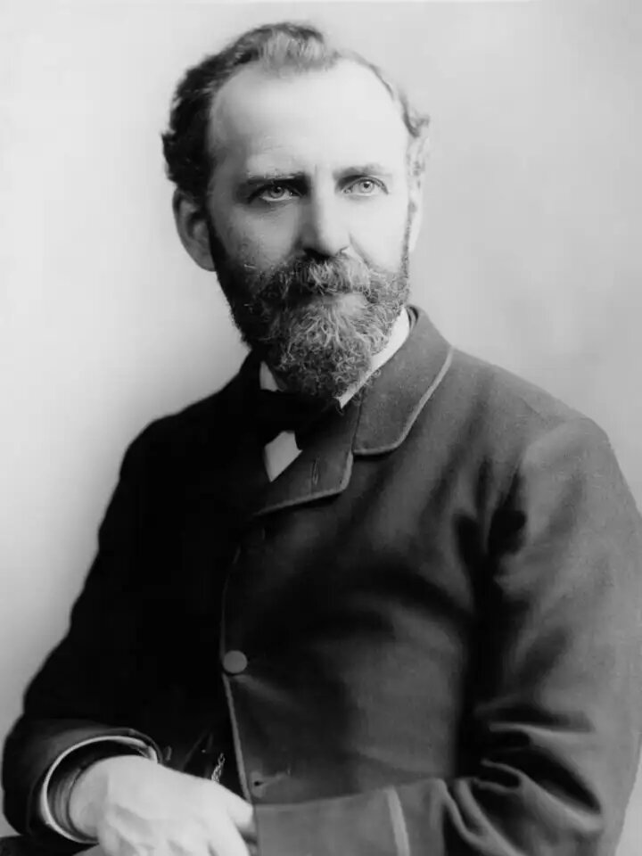  Уильям Стед рассказал свою историю о проклятой мумии, путешествуя на "Титанике", что привело к теории заговора о крушении судна.