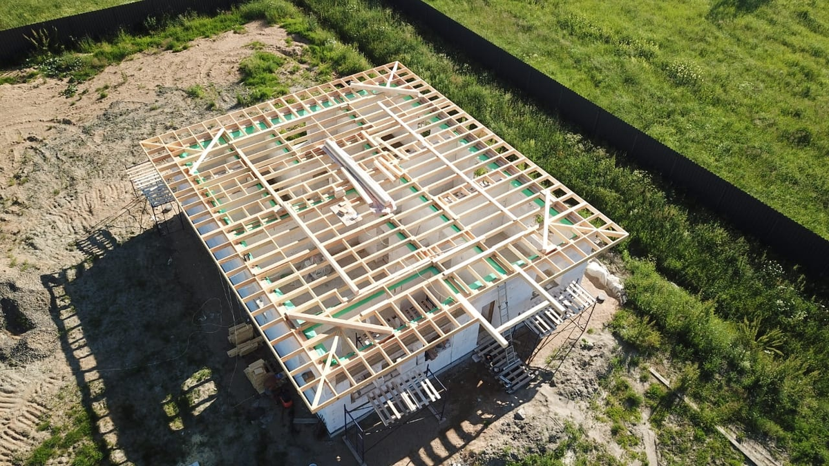 Стройка многоэтажки. Дом построить проекты. Проекты интересных недорогих домов. Дом каркасник. Стройка домов.