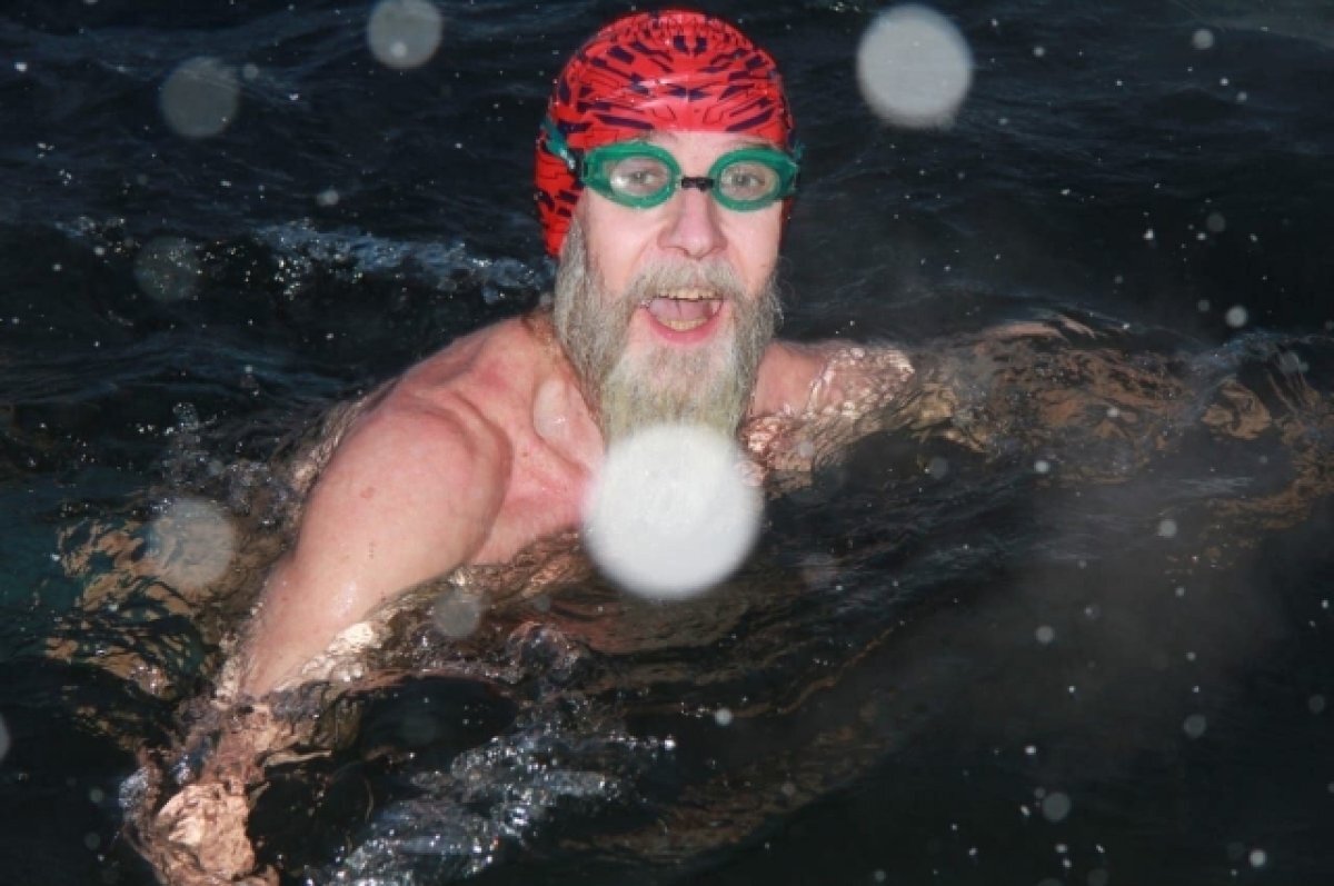    В Новосибирске пенсионер-морж проплыл более 3 км в ледяной воде