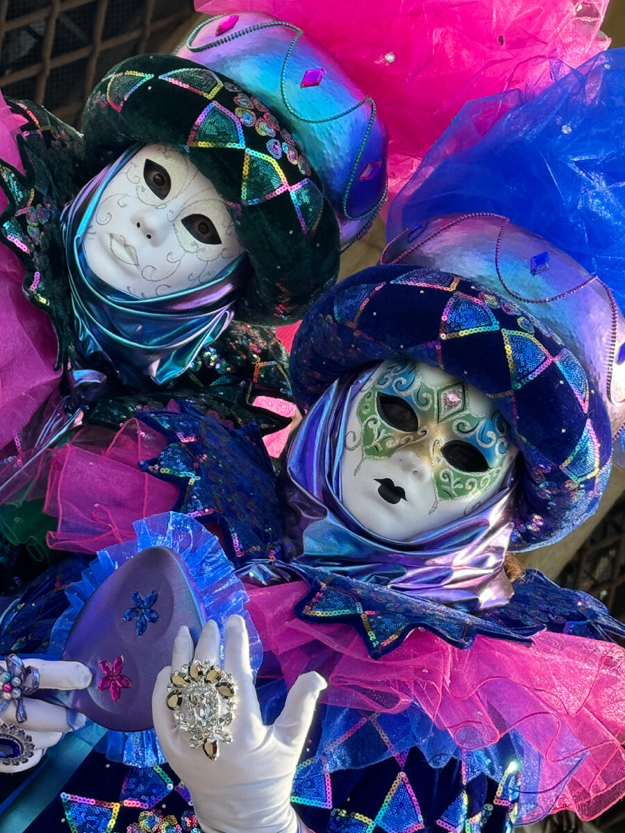 Самый красивый и грандиозный праздник в  Европе проходит ежегодно в Венеции. 27 января 2024 года начался Венецианский карнавал, который в этом году приурочен к 700-летию со дня смерти Марко Поло.-2