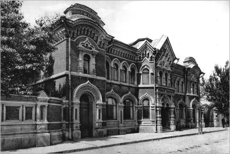 Рогожская амбулатория имени Л. Н. Сумбул. 1913-1914. Фото: П. П. Павлов. Источник: "Альбом зданий, принадлежащих Московскому городскому общественному управлению"