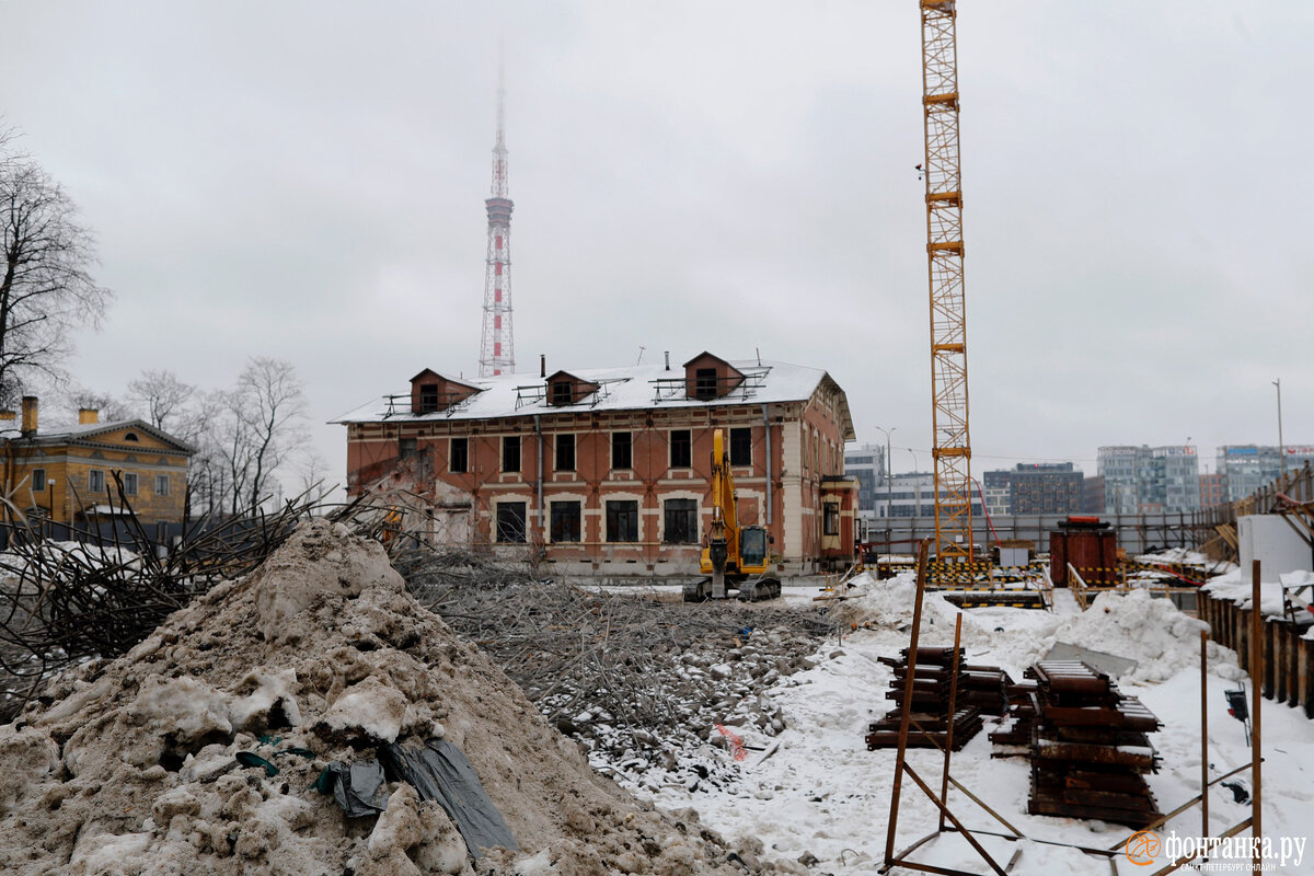 В Петербурге впервые передвинули дом, смотрелось впечатляюще. Читайте на  