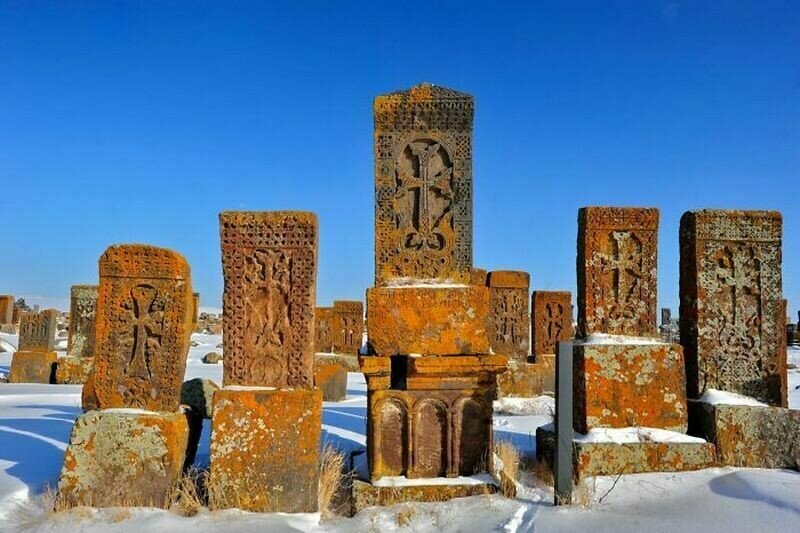    От подводного кладбища до многоэтажки: 14 самых необычных кладбищ мира