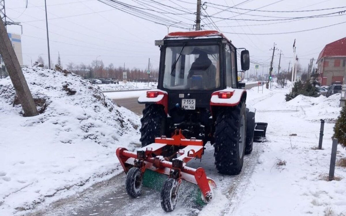    В Курске дворники и спецтехника вышли на борьбу с циклоном "Ольга"