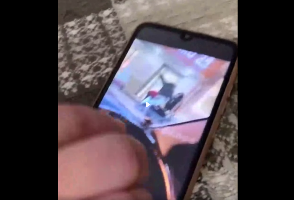 Просматривая видео в соцсети, жители Магнитогорска сразу узнали малолетних бандитов. Фото: скрин видео 74.RU.