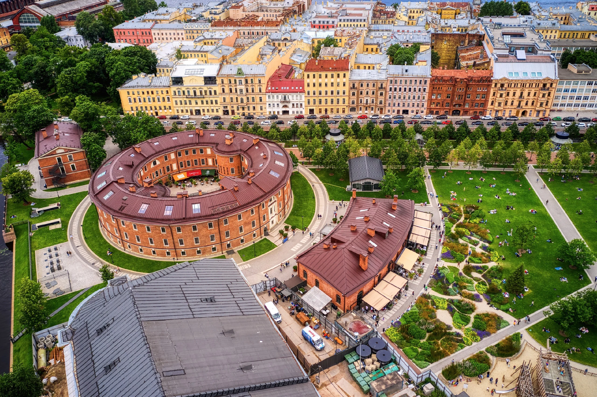 «Новая Голландия» — пространство в Санкт-Петербурге, которое располагается на территории бывшего военного острова