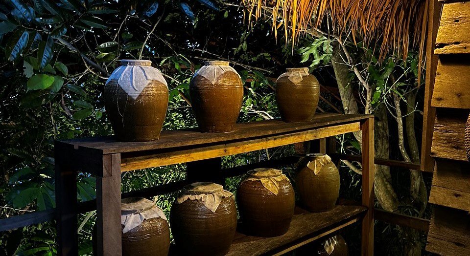 Разложенные кувшины