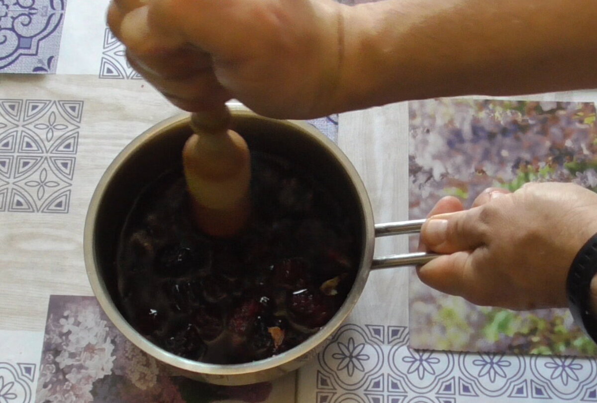 Кисель из ягоды и крахмала
