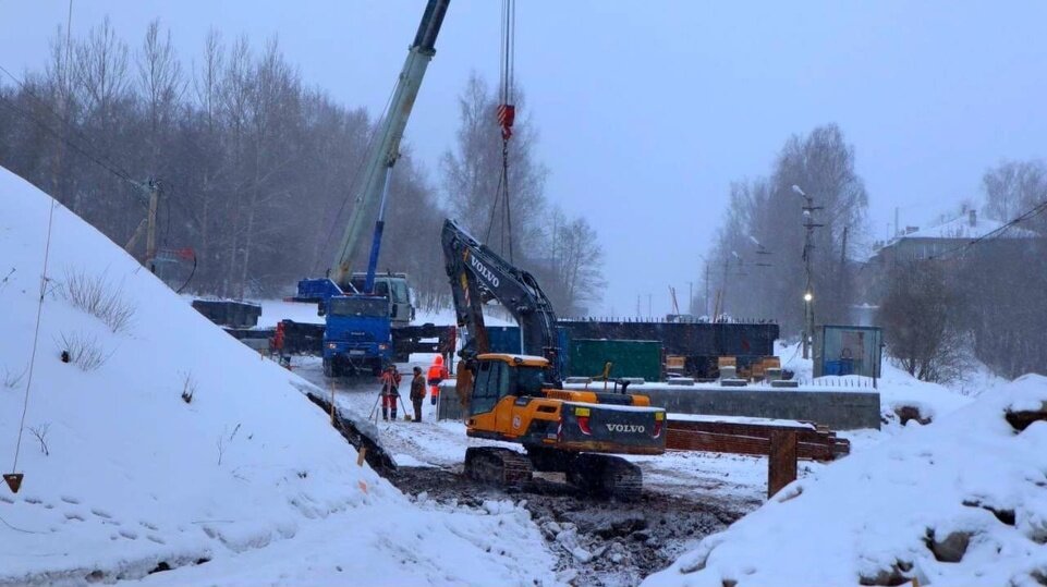 Мост через реку зея. Мост через зею в благовещенске. Река зея благовещенск. Мост через реку зея амурская область. Мост через реку зея.