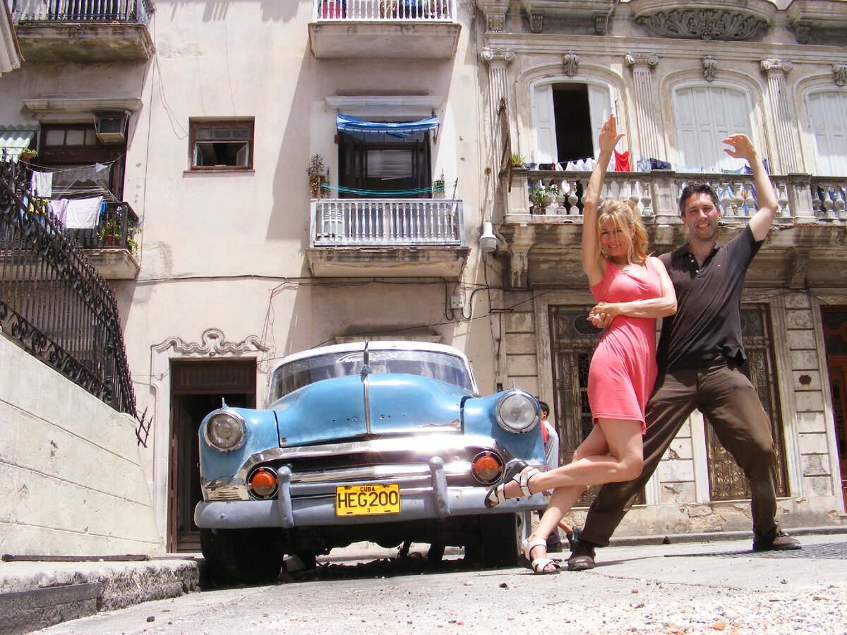 Настоящий кубинский. Гавана сальса. Куба Малекон Гавана танцы. Сальса танец Куба. Сальса касино Куба.