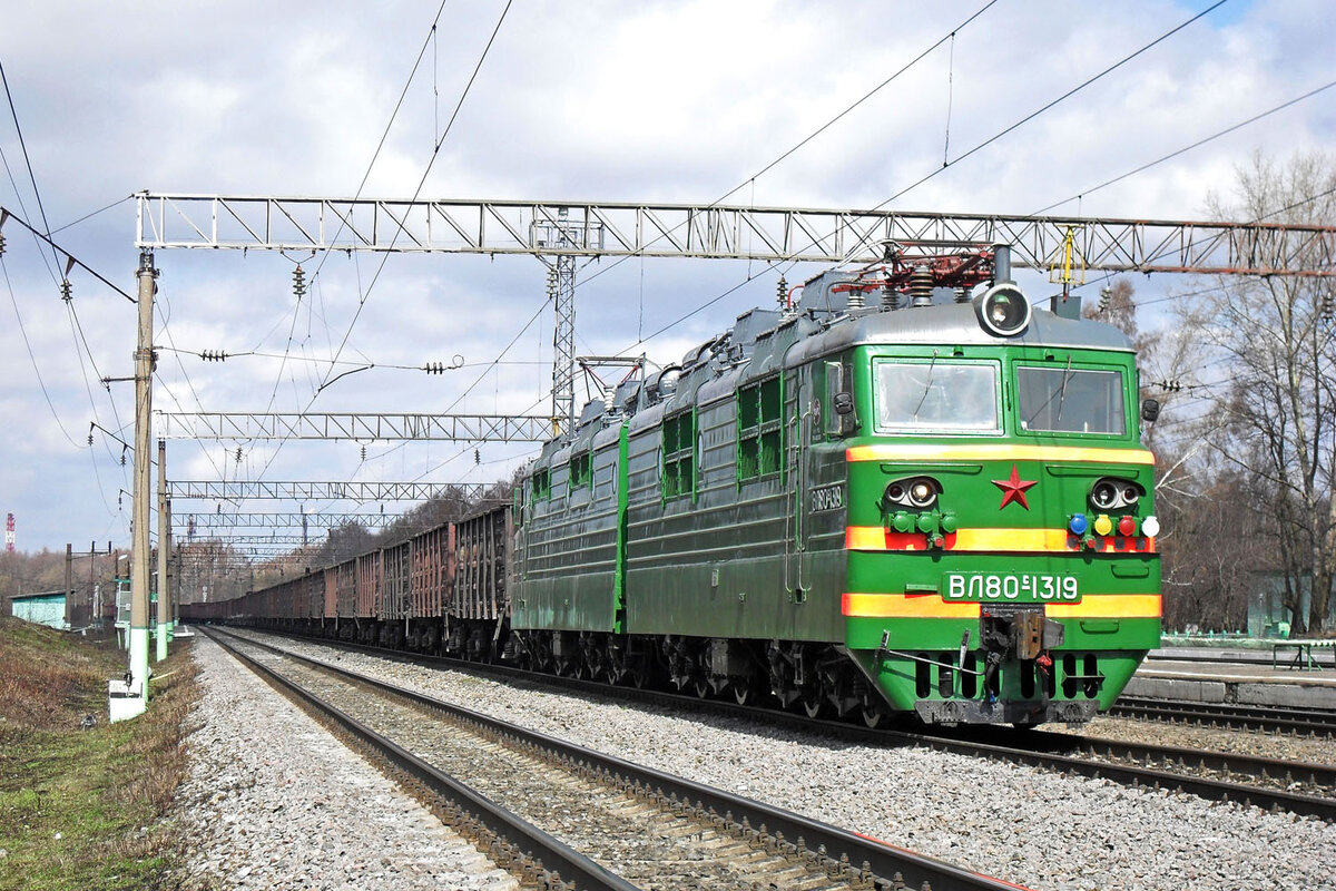 Станция Стенькино, 2010 г. Одна из первых моих фотографий ВЛ80С.