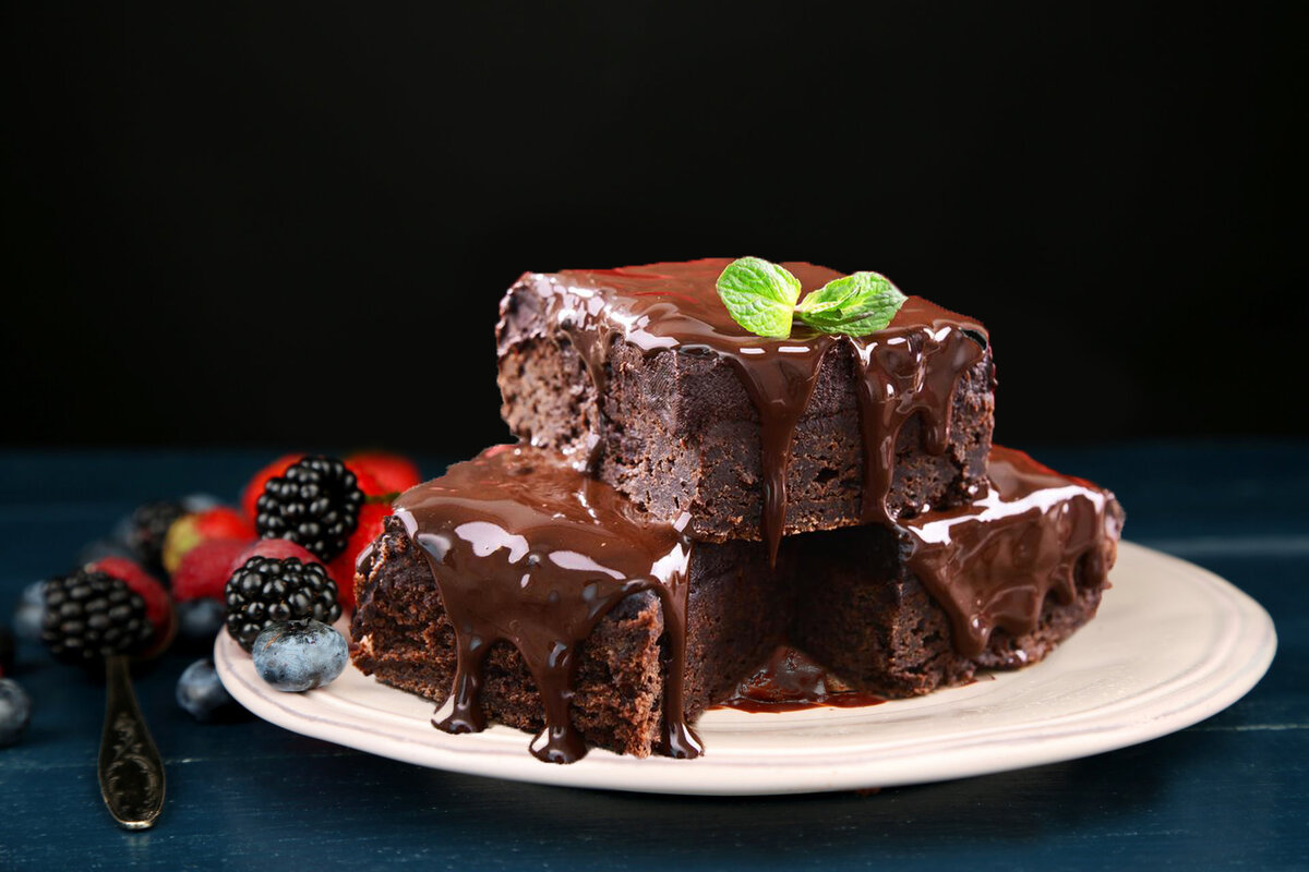 Приготовить дешевый, но вкусный торт всего за 70 гривен - это реально. Предлагаем вам очень простой в приготовлении рецепт торта, с которым справится кто угодно. В нём нет ни молока, ни сливочного масла, ни яиц. Себестоимость такого торта составляет около 70 гривень и даже меньше, ведь многие ингредиенты для него уже есть на любой кухне и их не нужно покупать. Такой вкусный дешевый торт приятно удивит всех, кто его попробует.