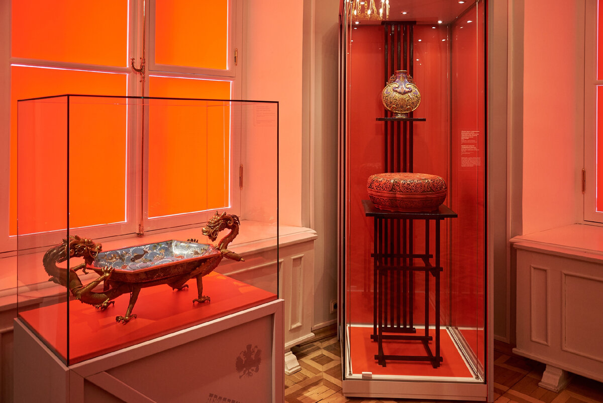 Дары китайского посольства на выставке «Империя смотрит на Восток»