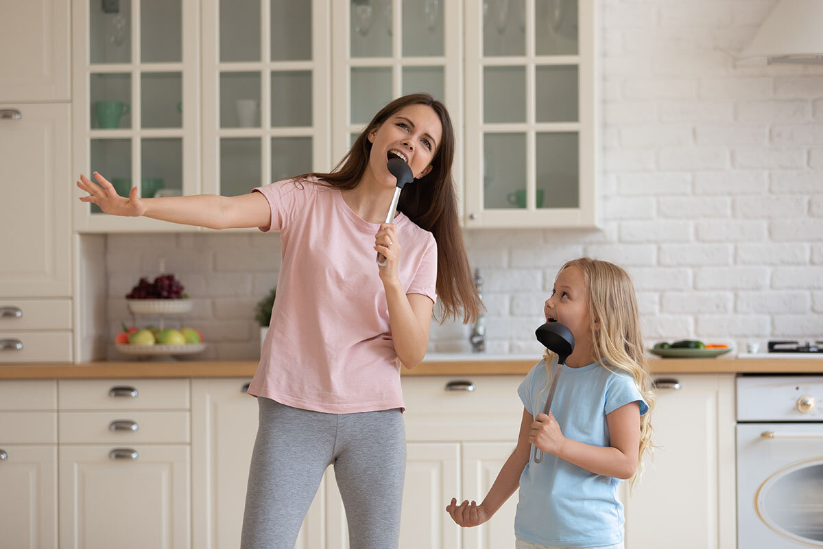    Для развития речи важно разговаривать, читать книжки, петь вместе с детьми