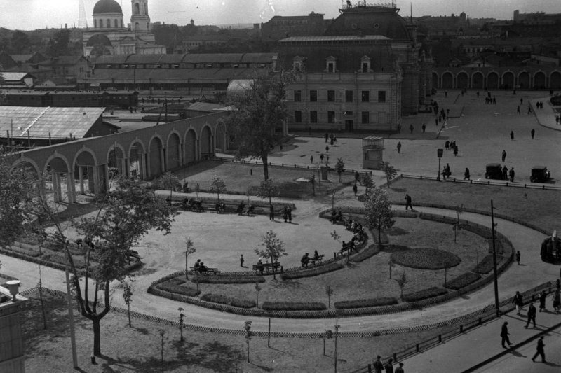 Сквер у Павелецкого вокзала. 1940г. Фото с интернет-ресурса: pastvu.com