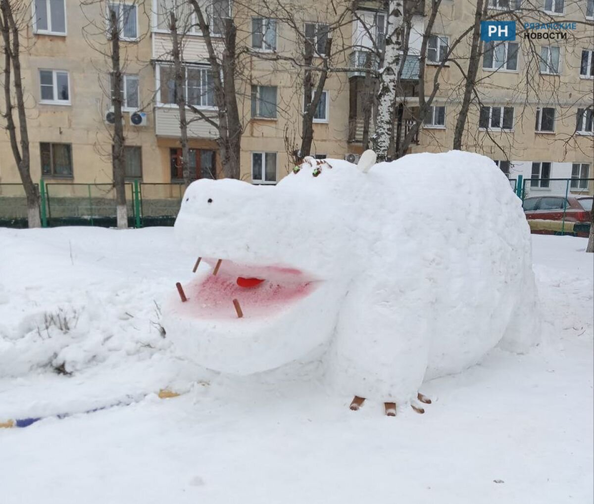 Детские фигурки из снега