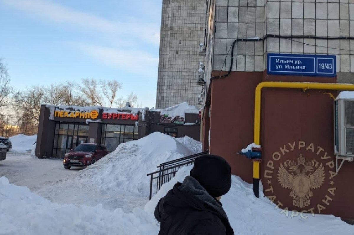 Чудо Юдино. В Казани отец выбросил малолетнюю дочь в окно многоэтажки | АиФ  – Казань | Дзен