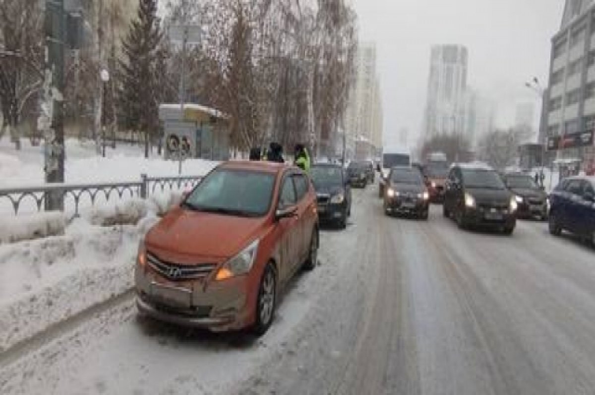 В Екатеринбурге девочка получила травмы при столкновении автомобилей | АиФ  – Урал | Дзен