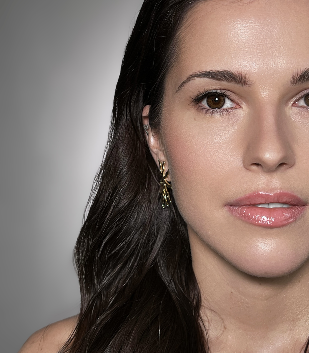 красивая форма бровей. брови фото. форма бровей 2023 для блондинок. миндалевидные глаза. тушь для ресниц.