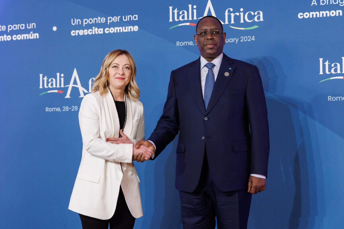 Премьер  Италии Джорджия Мелони и президент Сенегала Маки Салл 29 января 2024  года во время саммита Италия-Африка в Риме (фото: LaPresse via ZUMA  Press)