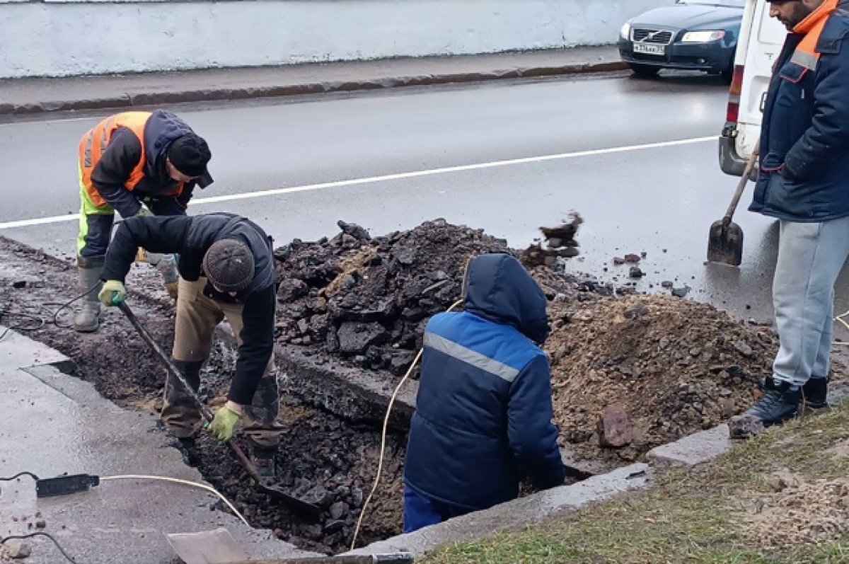    Провал на съезде с эстакадного моста вскрыли, чтобы установить его причину