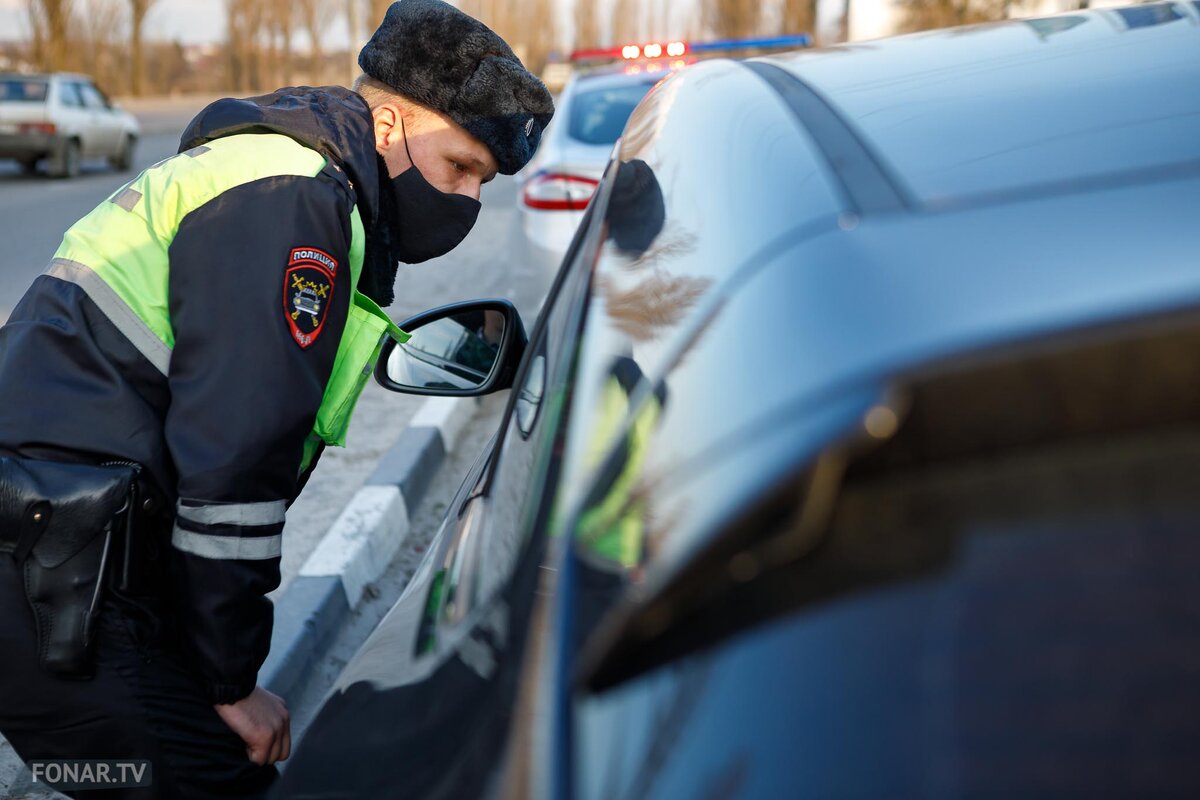 Забыл документы и остановили. Инспектор автомобиль. Если забыл документы на машину. Если забыл документы на машину. Наказание за просрочку водительского удостоверения.