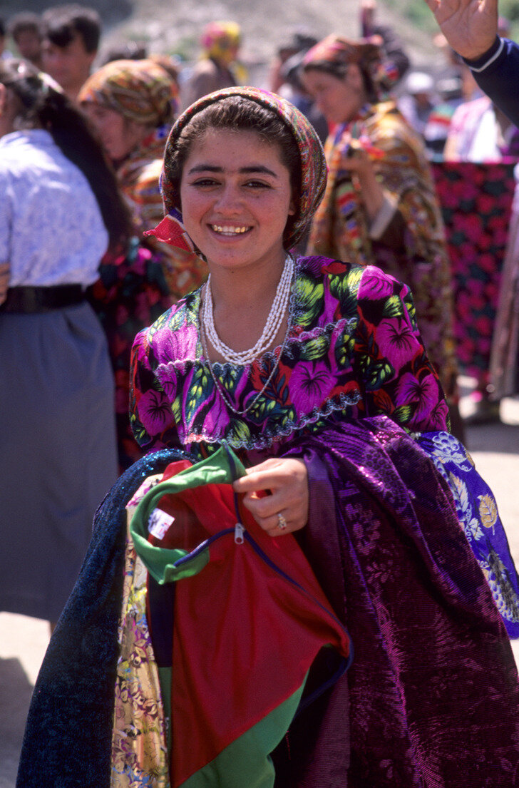 цыганские девушки. русские цыгане. повседневное платье для цыганей. купили у цыган или цыганей. цыгане ромалы.