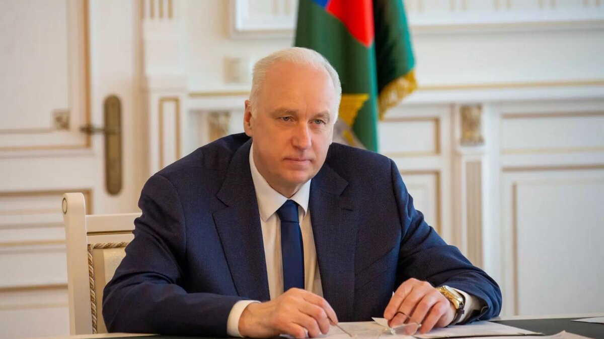     Карета скорой помощи застряла в снегу в Володарском округе Нижегородской области. Находившуюся внутри машины пациентку не могли несколько часов увезти в больницу. Ситуацией заинтересовался глава СКР Александр Бастрыкин.