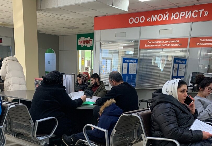 Они едут к нам за лучшей жизнью, но не желают адаптироваться. Фото: Царьград.