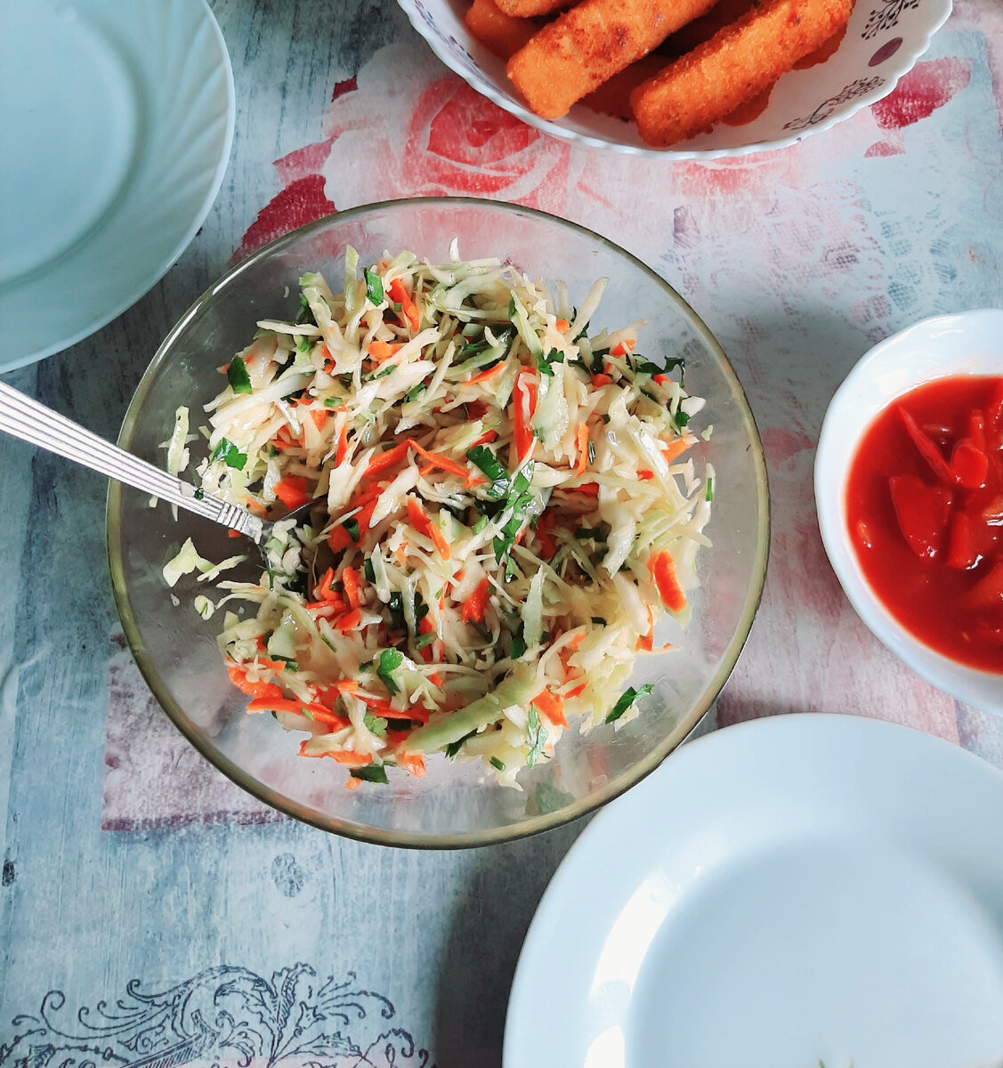 При ежедневном употреблении этого салата в течение 1-2  недель в умеренных количествах вы заметите изменения даже в цвете лица)