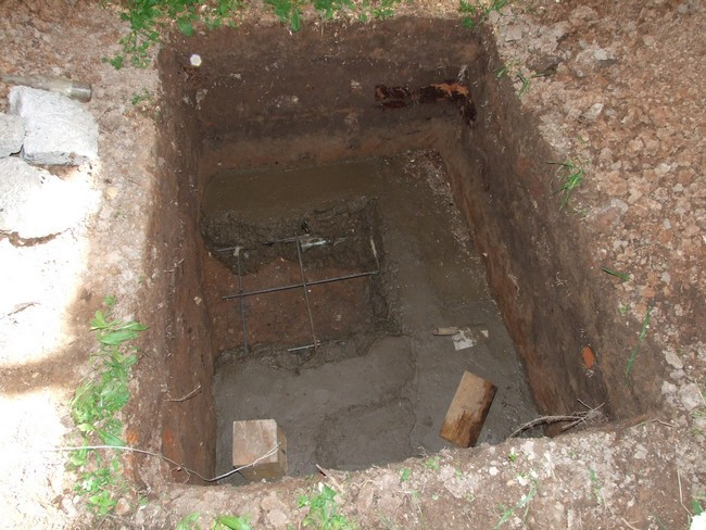 Огромная выгребная яма. Глубокая яма. Донья яме. Вудингдинский колодец. Дно сливной ямы.