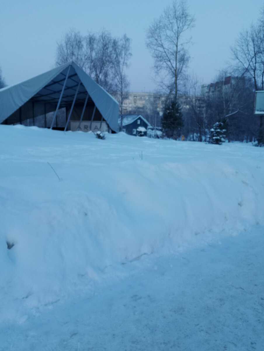 Отключили уличное освещение, и светло, фото автора