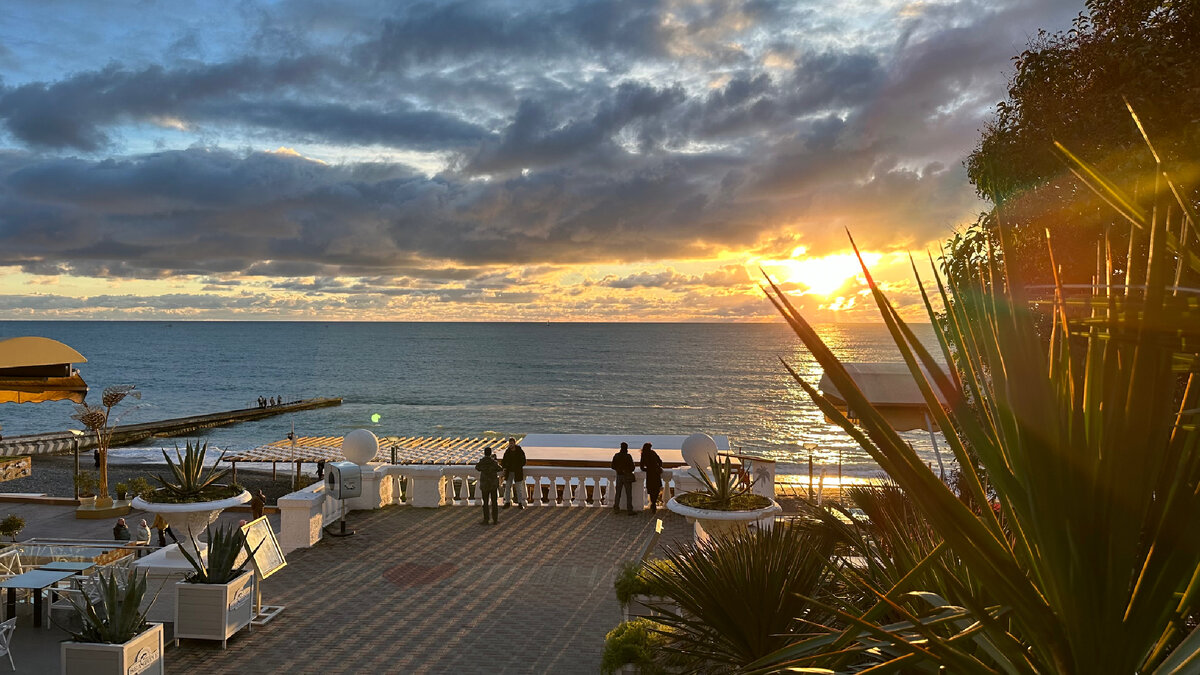 Февральский закатный вечер в Сочи