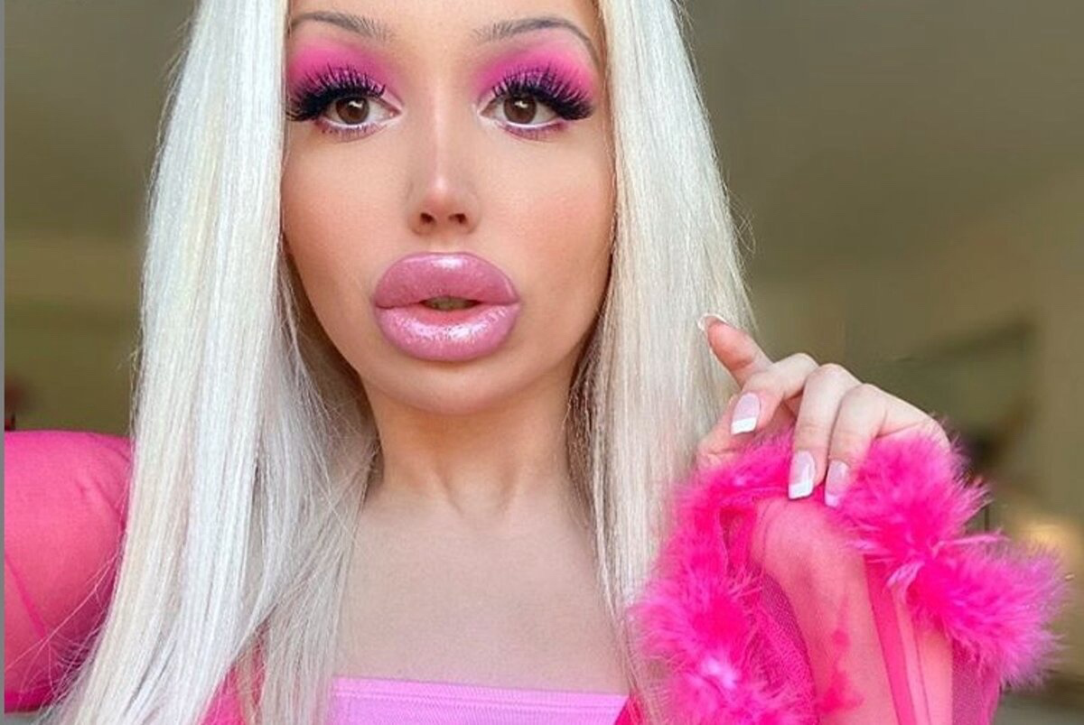 Большие губы макияж Картинки PLASTIC BIMBOS