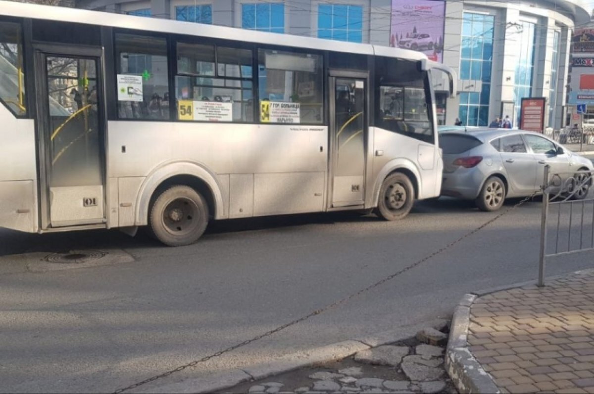    С места аварии.