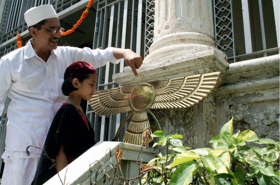 Парсы - зороастрийцы. Источник: https://www.ilpost.it/2011/09/15/lestinzione-dei-parsi-in-india/ap06082001920/