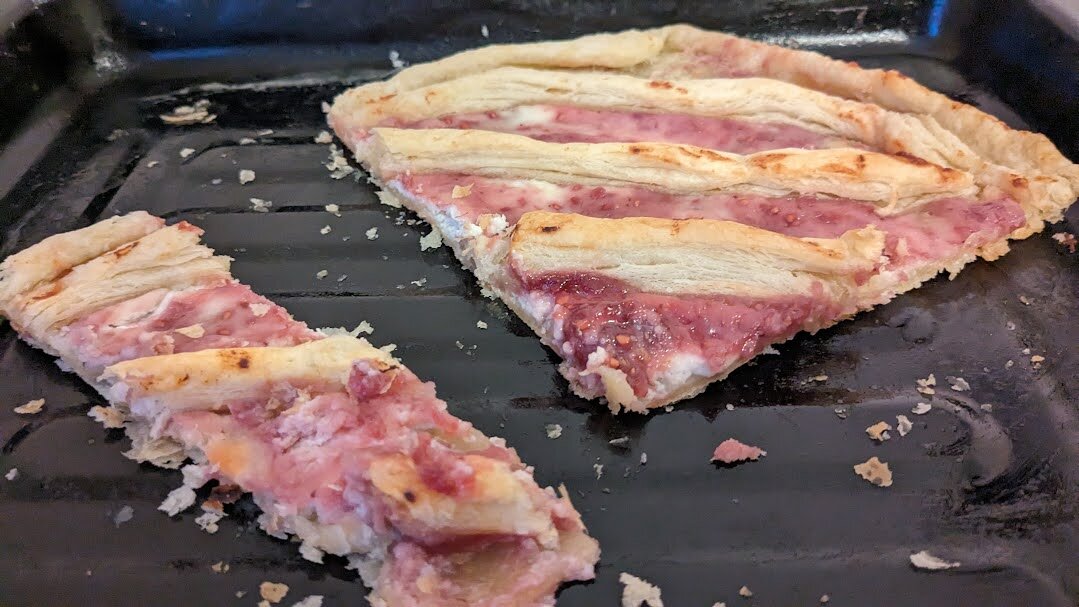 Пресный слоеный пирог. Пирожки тз солёного теста. Пресный слоеный пирог. Слоеные пирожки с капустой. Пресный слоеный пирог.