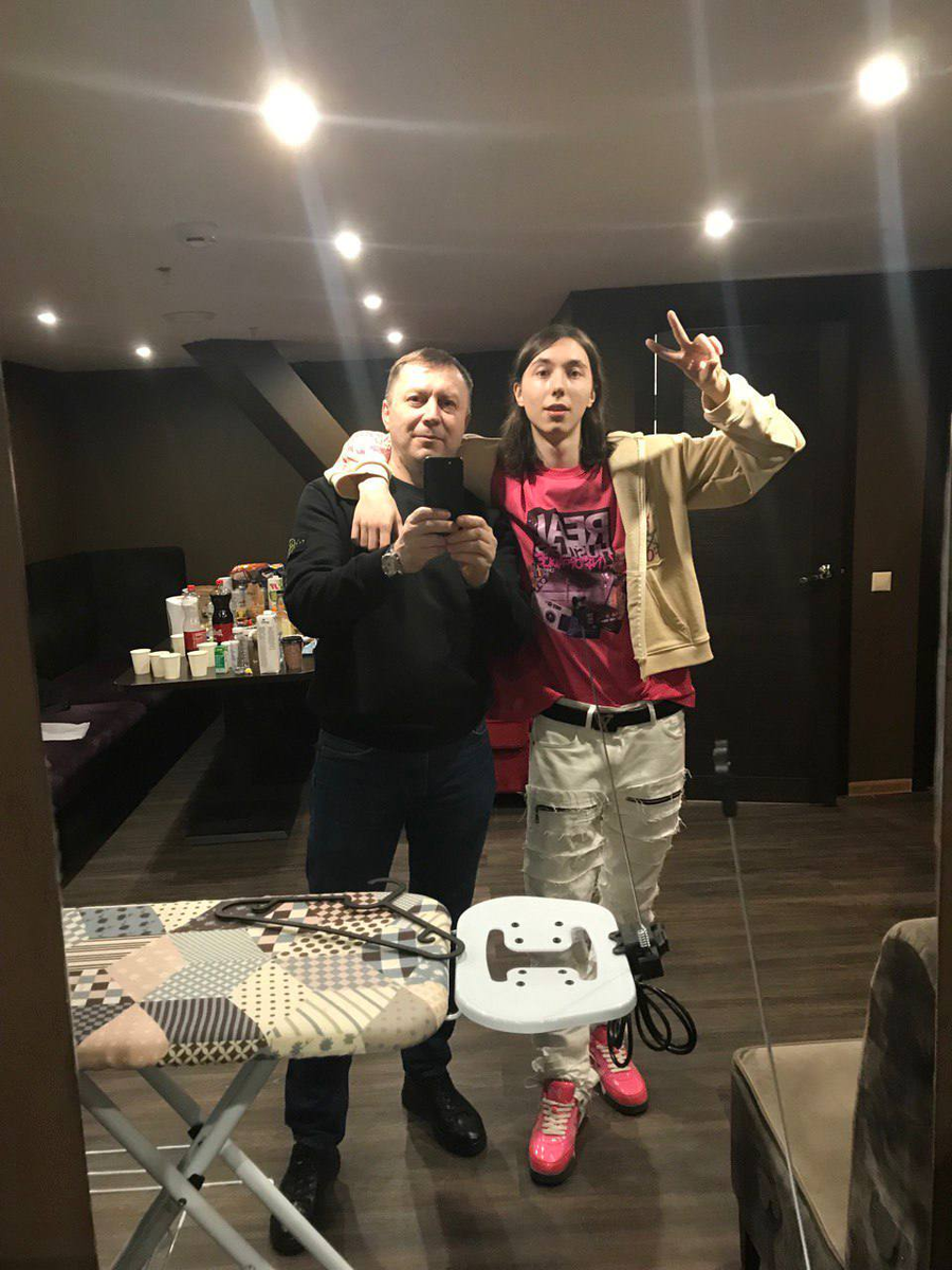 жирик демотиваторы. оператор азс обязанности. кто такой то. кто такой то. суют нос в чужую жизнь.