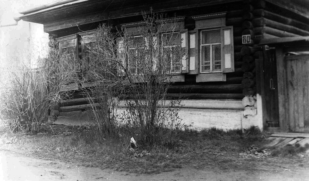 ул. Советская, 80 Кабаков Павел Григорьевич (1900-1941)
(Кабаковы –X)
