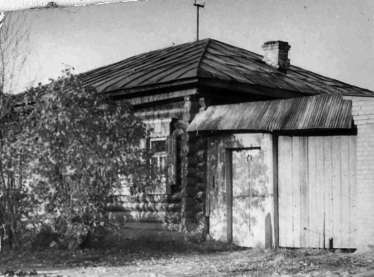 ул. Советская, 82 Кабаков Иван Пантелеймонович (1870г.р.)
(Кабаковы –X)
