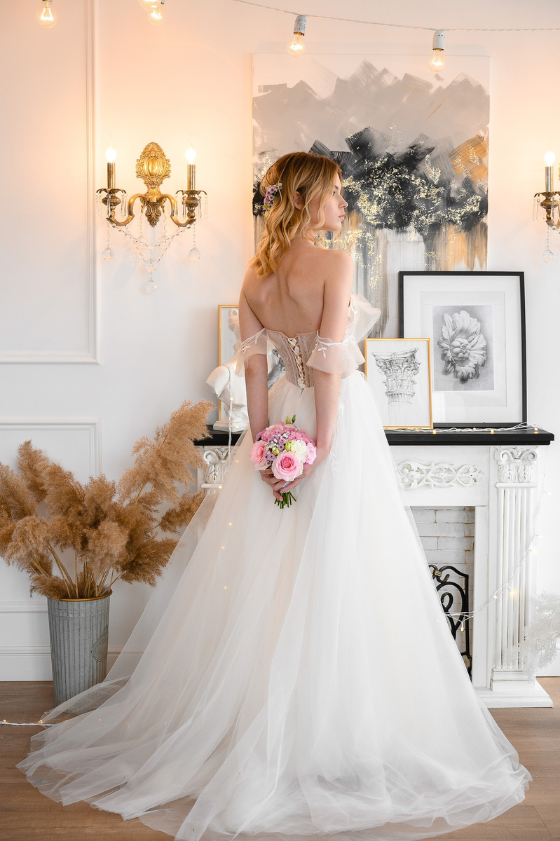 студийные свадебные фотосессии. свадебная фотосессия в фотостудии. студия невест. свадебная фотосъемка в фотостудии. фотосессия в свадебном платье.