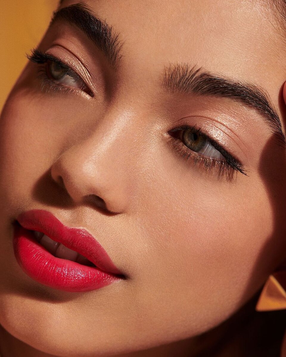 Название салона. Зонирование в салоне красоты. Студия наращивания ресниц и бровей. Название для визаж студии. Салон наращивания ресниц интерьер.