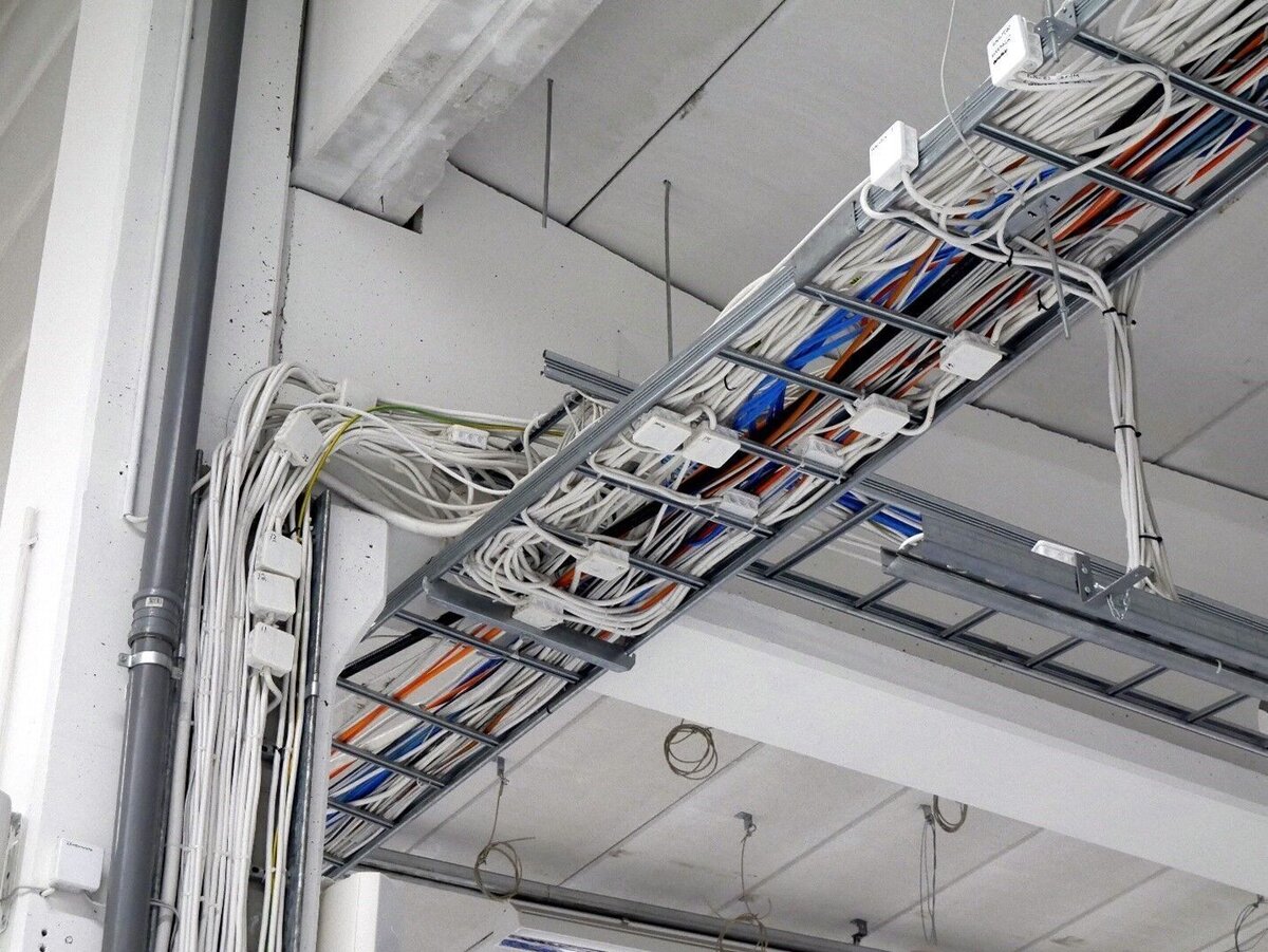 Протяжка интернета. Кабельный лоток (Cable Management 90 degree). Лоток кабельный кл120. ДКС кабельрост проволочный. Кабеленесущие системы Schneider Electric.