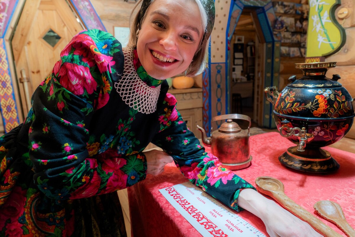 прокудин горский фотограф россия 1909 год. российская империя 19 век крестьяне. старинный почему две н. изба утенковой витославлицы. «крестьянка из тульской губернии», 1910.