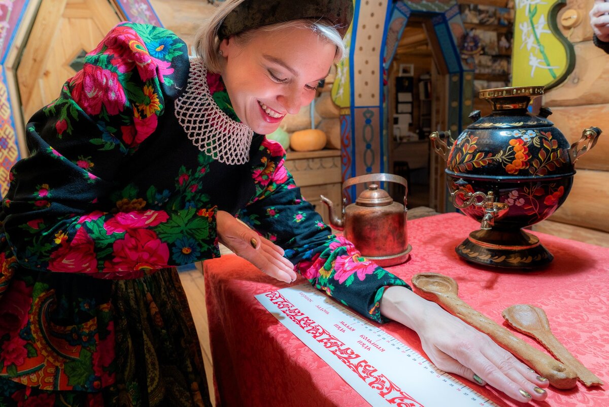 Свинцовая гиря. Локомотив паровоз. Старинные гирьки. Старинные пословицы и поговорки. Проклятый особняк штат индиана.