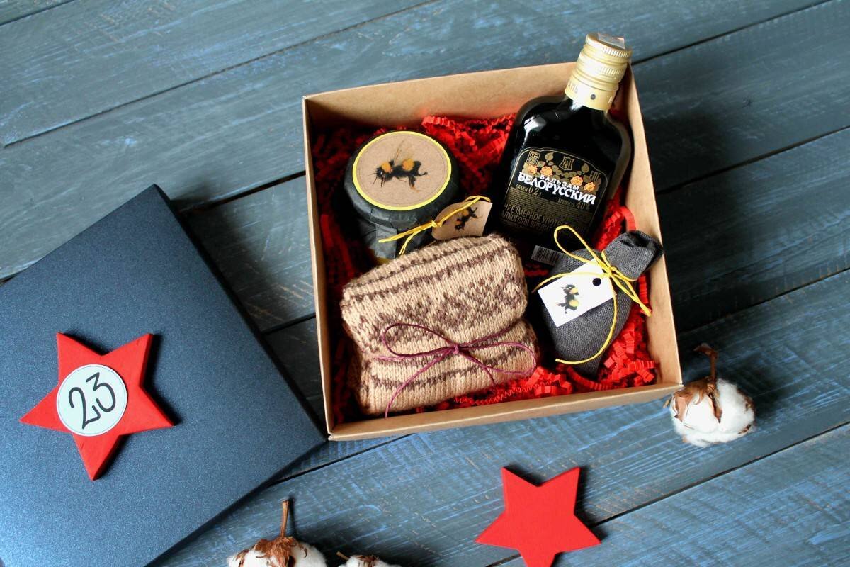 Подарок в коробке. Подарки на новый год идеи оригинальные. Идеи подарков на нг. Креативные подарки на новый год. Креативные подарки.