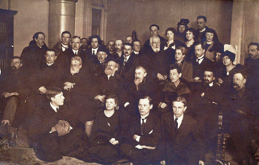 
Первые сотрудники Радиевого института, созданного В.И. Вернадским, который открылся в Петрограде в 1922 году
Источник: История России в фотографиях, russiainphoto.ru