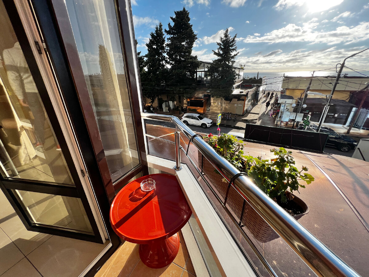 Сочи жилье у моря 2024. Квартира с видом на море. Актер гэлакси, сочи, курортный проспект, 105а. Сочи жилье у моря 2024. Сочи отели у моря.