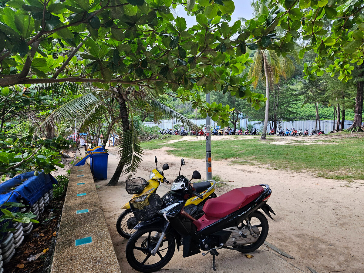 Наш байк во-о-он там вдалеке!