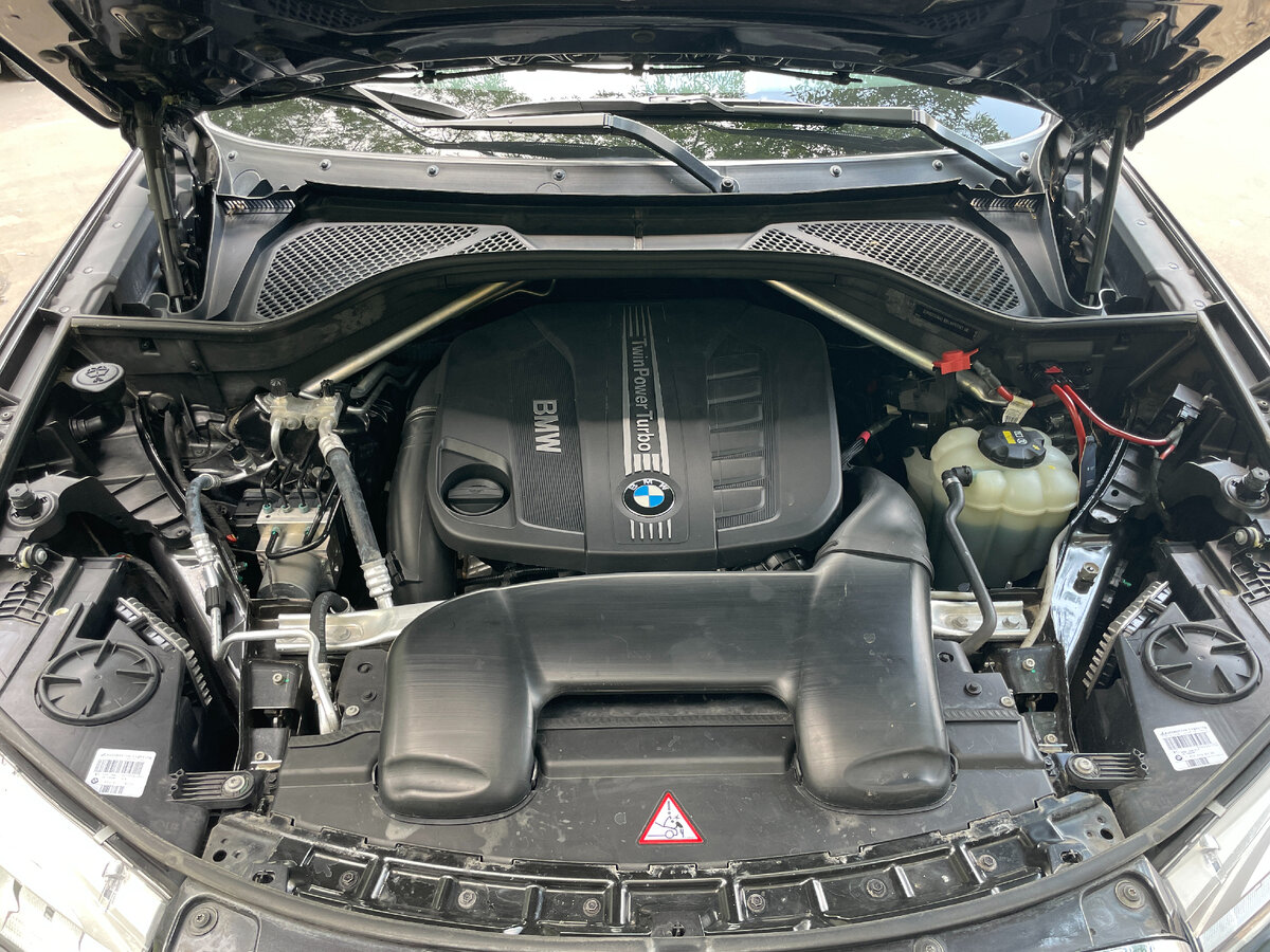 Сегодня мы рассмотрим одну из самых изысканных моделей в линейке автомобилей BMW - X6 30dX.-2